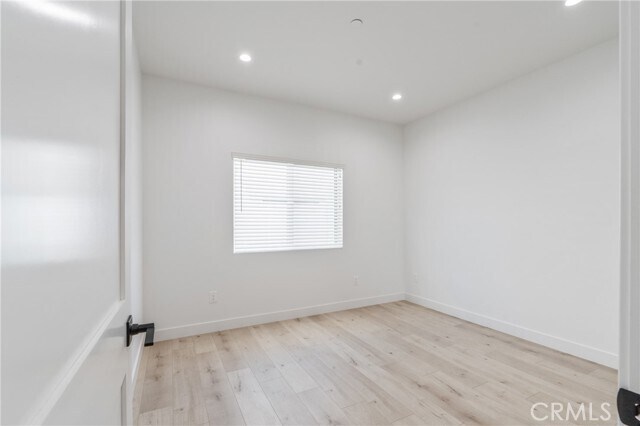 Foto del edificio - 11142 Woodley Ave