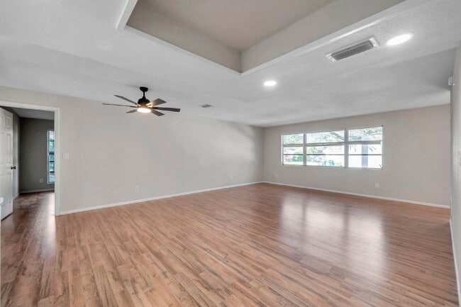 Foto del edificio - Modern, Move-In-Ready 3/2 Home with Spacious Yard & Garage |