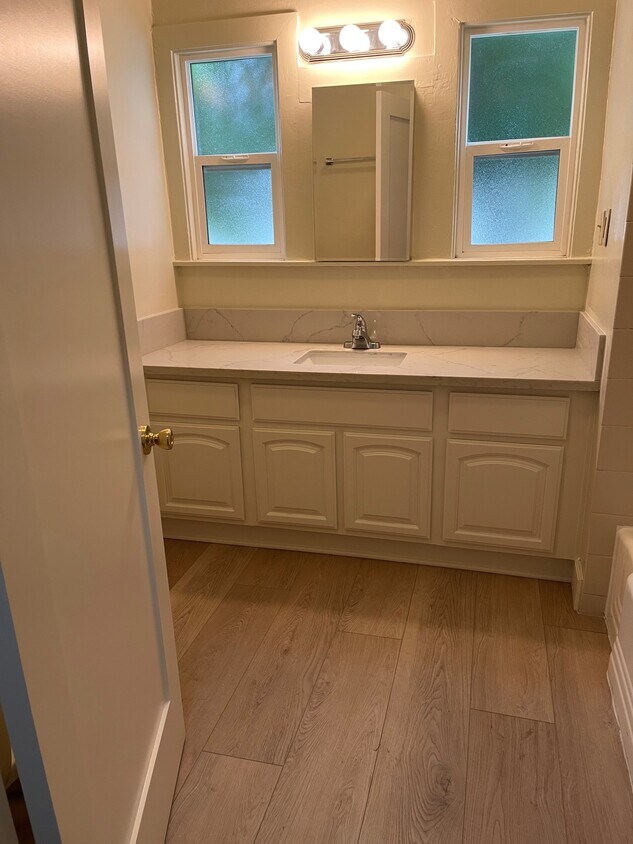 Building Photo - 469 Mountain View St