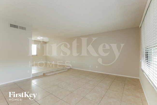 Building Photo - 4501 S Forest Ave