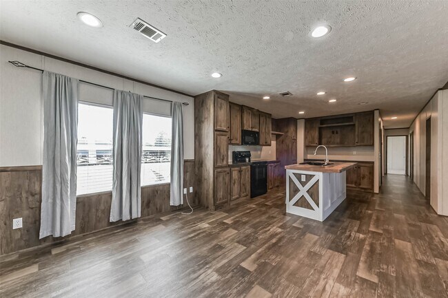 Foto del edificio - 1566 County Rd 610