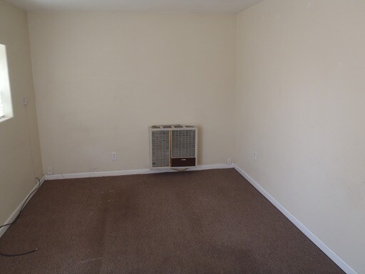 Building Photo - 831 N China Lake Blvd