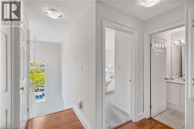 Photo du bâtiment - 4045 Upper Middle Rd