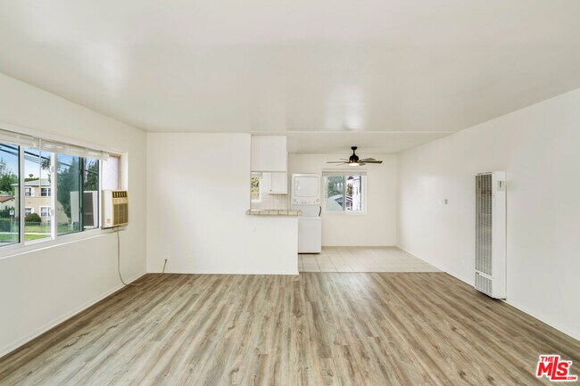 Building Photo - 5119 Roseland St