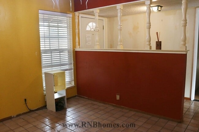 Building Photo - 2540 El Burlon Cir