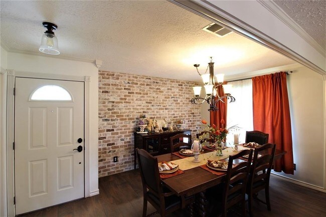 Foto del edificio - 11414 Loyola Dr