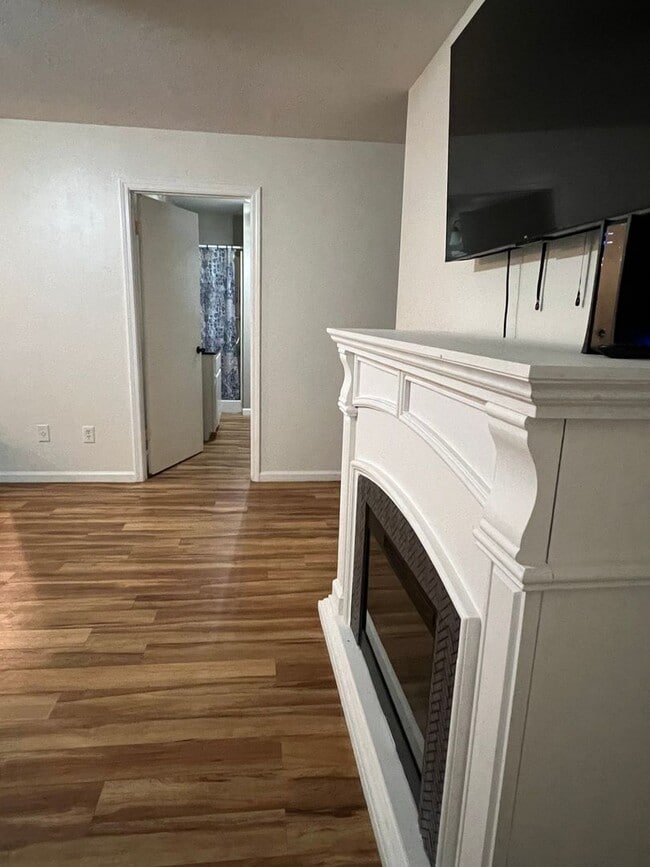 Foto del edificio - 317 Guthrie Dr