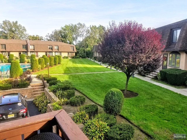 Foto del edificio - 24 River Rd