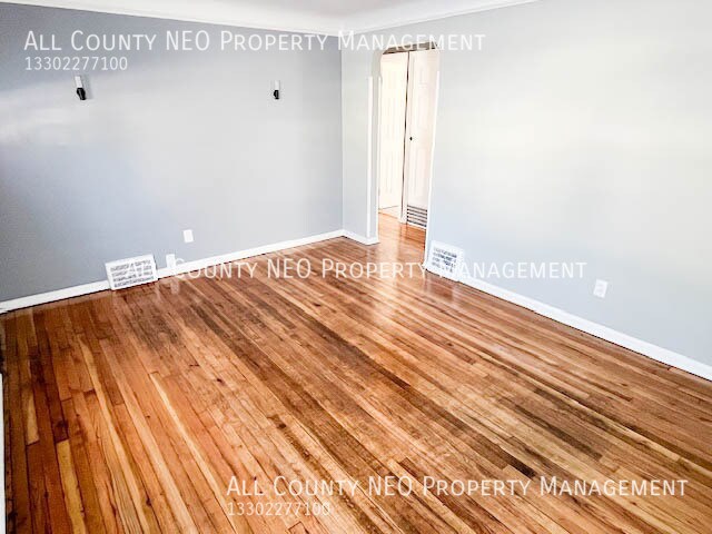 Building Photo - 16918 Lotus Dr