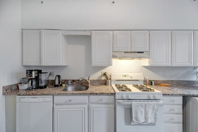 Foto del edificio - 321 F St NE