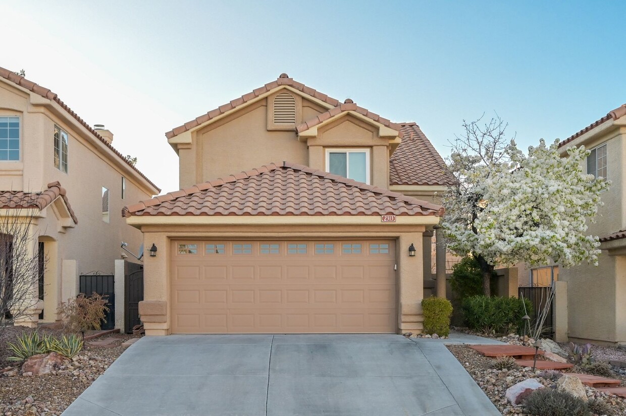 Foto principal - Summerlin!!!!!! 4 Bedrooms!! Bedroom Downs...
