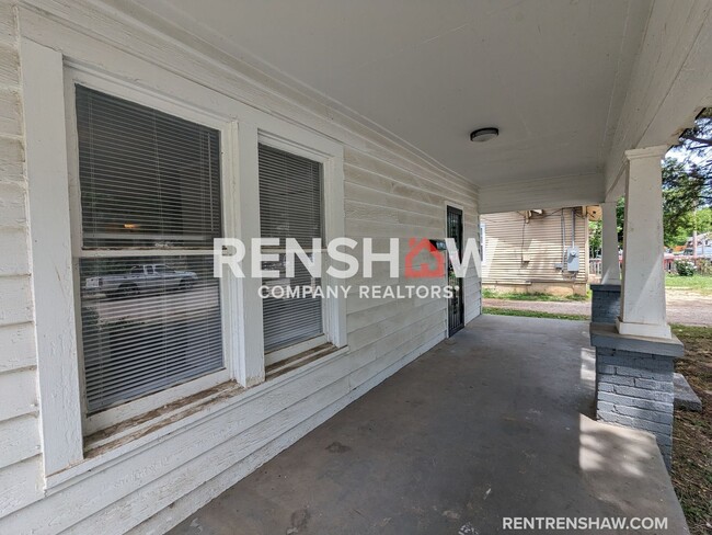 Building Photo - Charming 3 Bedroom 1 Bath In Memphis Avail...