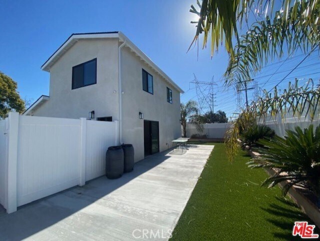 Foto del edificio - 6059 Riverton Ave
