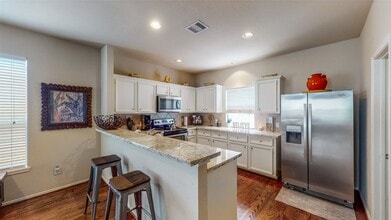 Building Photo - 1321 Paige St