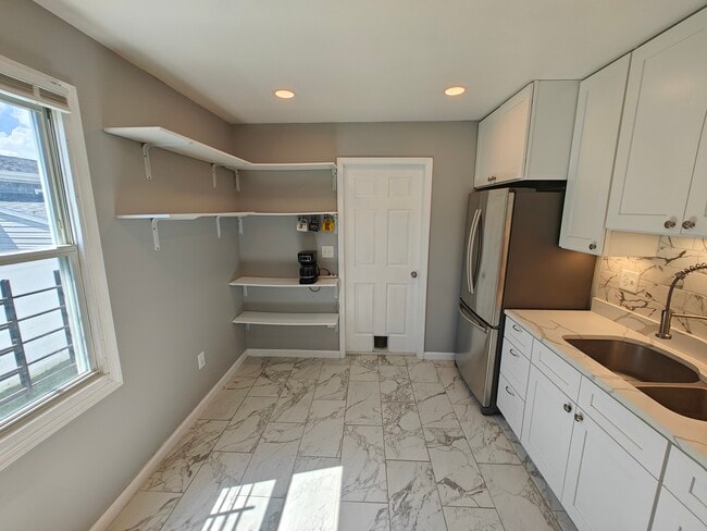 Foto del edificio - 7605 Poplar Rd