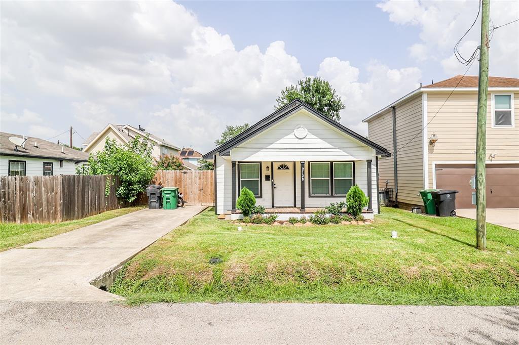 Foto principal - 2120 Yates St