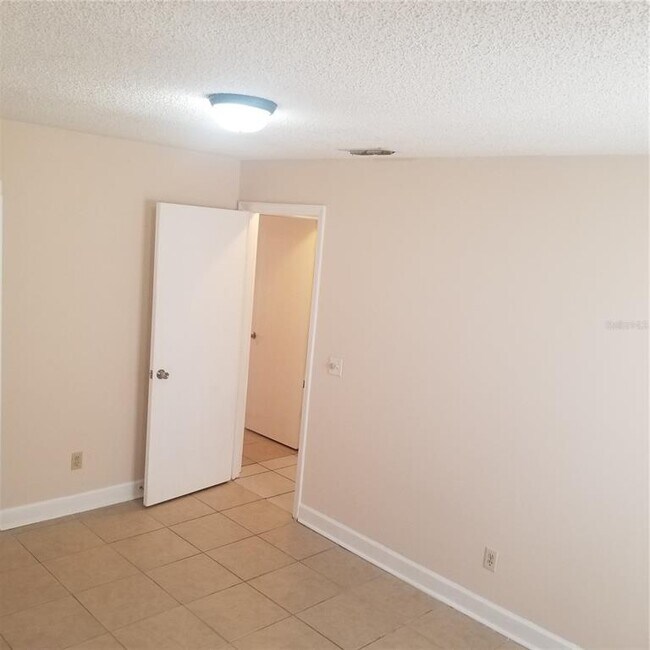 Building Photo - 2330 Greenbrier St