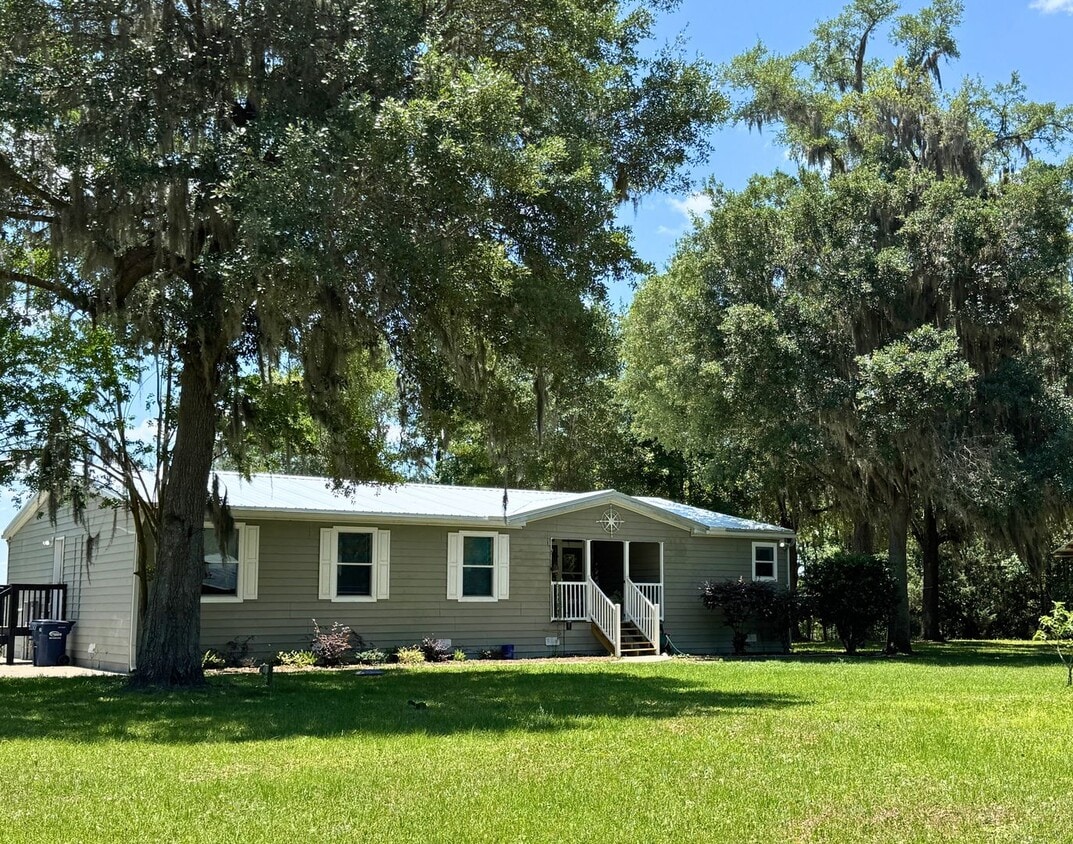 Primary Photo - Spacious 5-Bedroom, 3-Bath Home with Marsh...