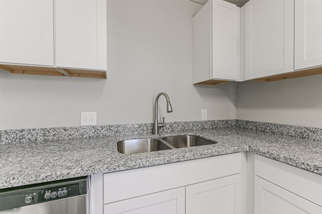 Building Photo - 510 S Utah St