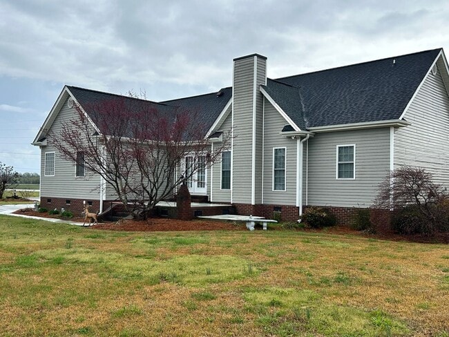 Building Photo - 1725 N Chicken Rd