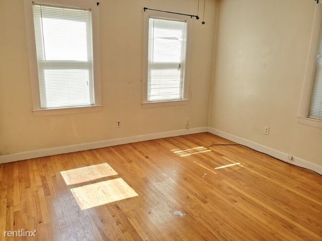 Foto del edificio - 3 br, 1 bath Apartment - 89 A Ten Rod Road