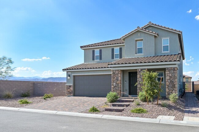 Foto del edificio - Mountains Edge!! Gated!!  4 bedrooms!! Primary Bedroom and bath down Stairs!! 2 Primary bedrooms!...