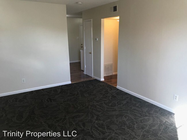 Building Photo - 1 br, 1 bath Apartment - 3369 SW Brendan Ave