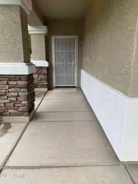 Building Photo - 3040 W Cavalry Dr