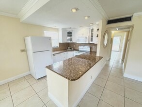 Building Photo - 301 Seville Dr