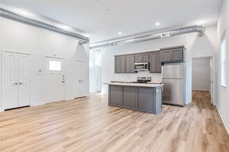 Building Photo - 3424 Tuam St