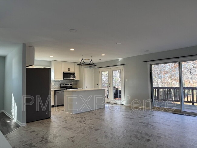 Foto del edificio - 13417 Queens Ln