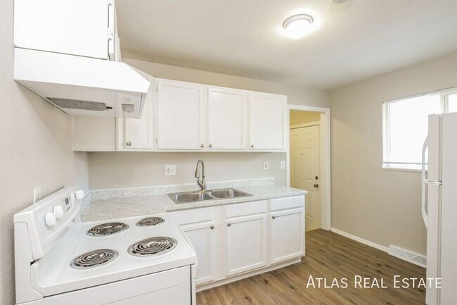 Building Photo - 1447 W Byers Pl