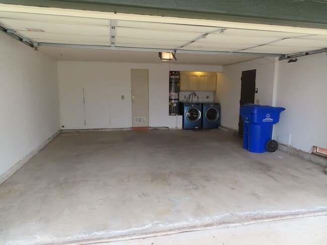 Building Photo - Three Bedroom Townhome with Two-Car Garage