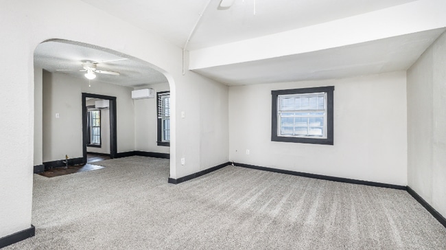 Building Photo - 1208 Rhomberg Ave