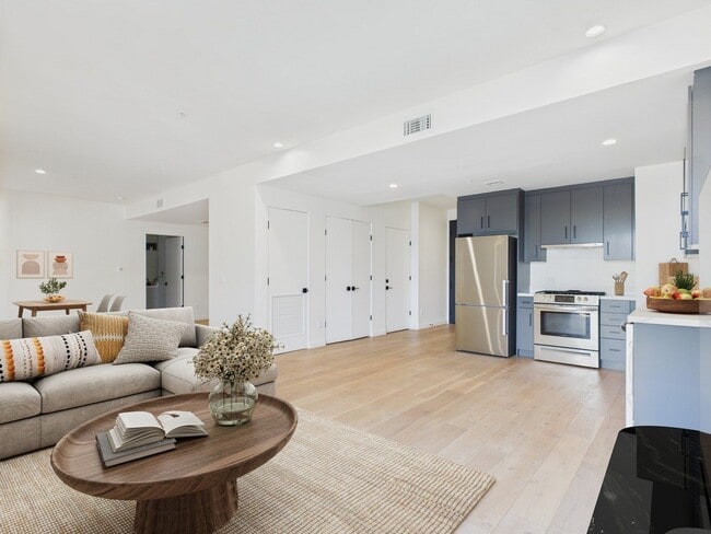 Building Photo - Vica Silver Lake