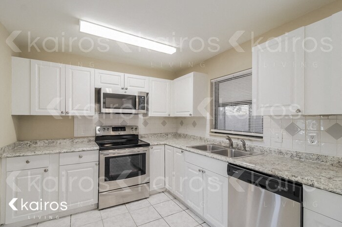 Foto del edificio - 1635 Jamaica St