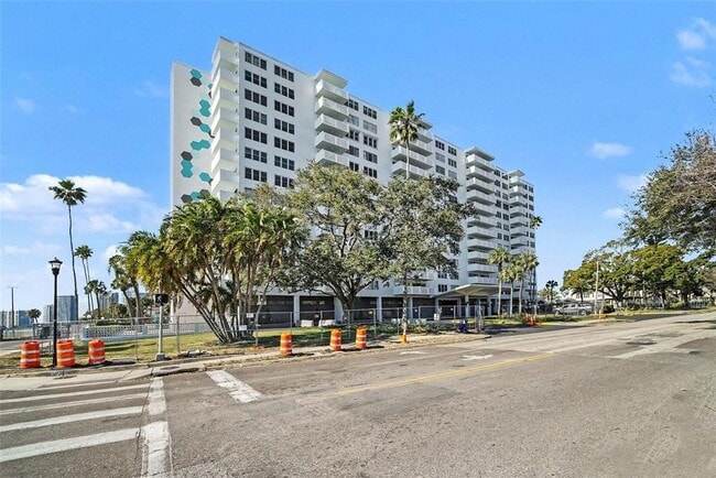 Foto del edificio - 2401 Bayshore Blvd