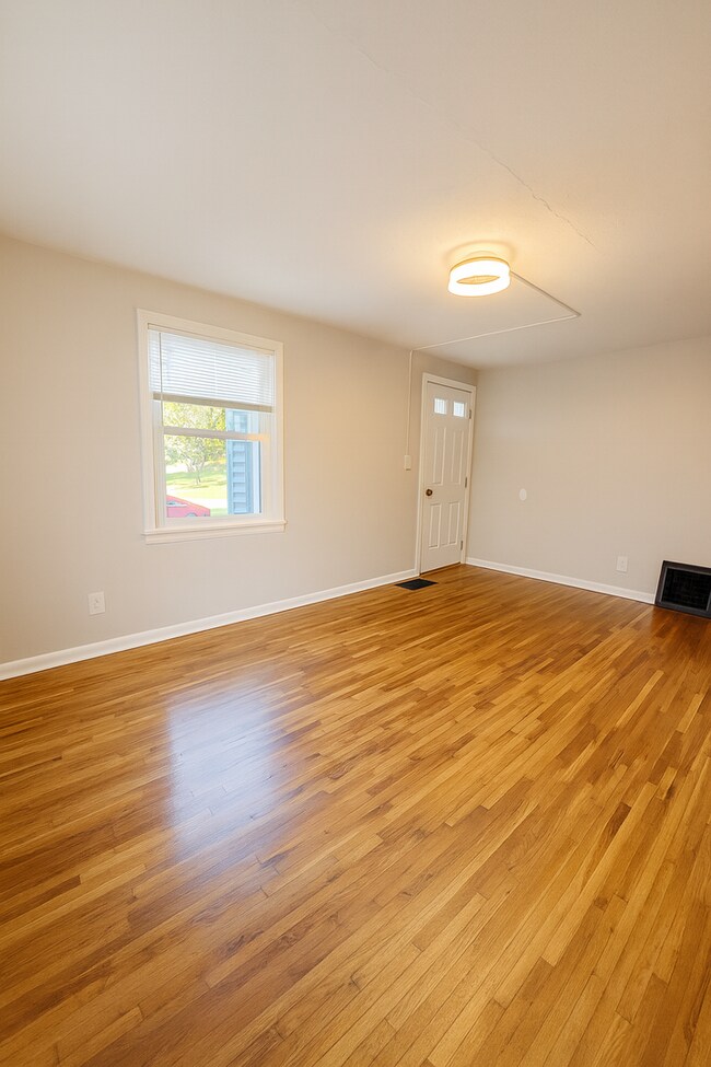 Building Photo - 3 Bed 1 Bath – Rental On Millbrook Road