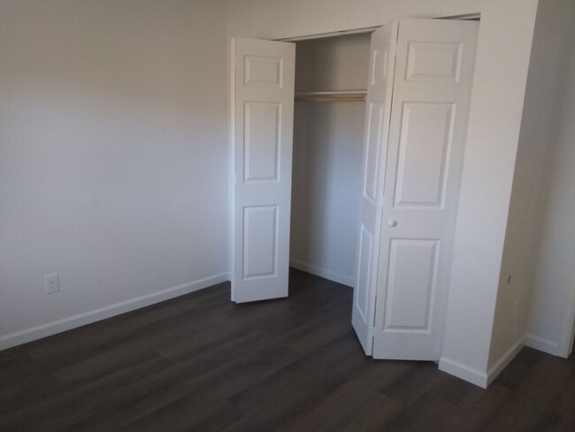 Building Photo - 2 bed 2 bath, Great location off 2nd and S...