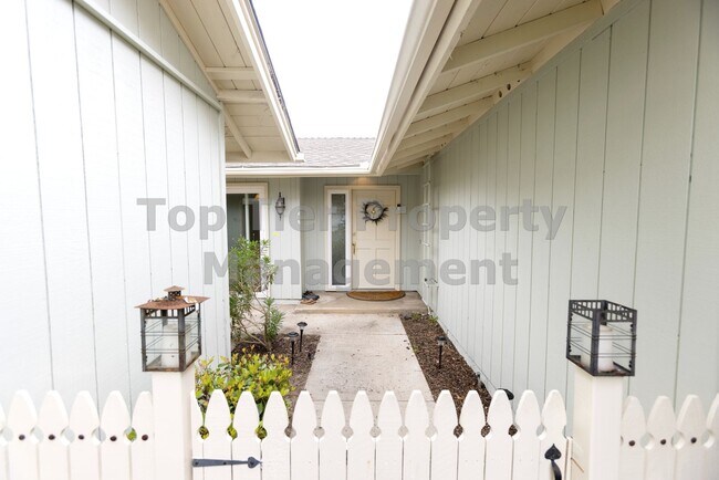 Foto del edificio - ***Single-Story 3 bed / 2 bath House in Ra...