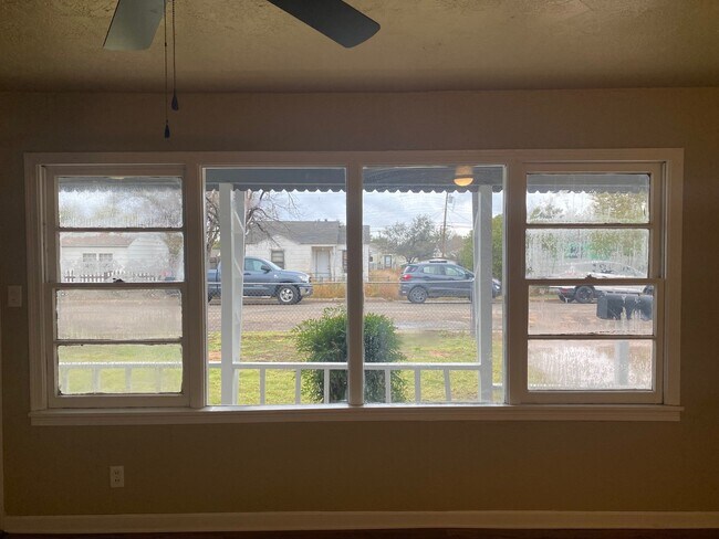 Foto del edificio - 1408 Nix St