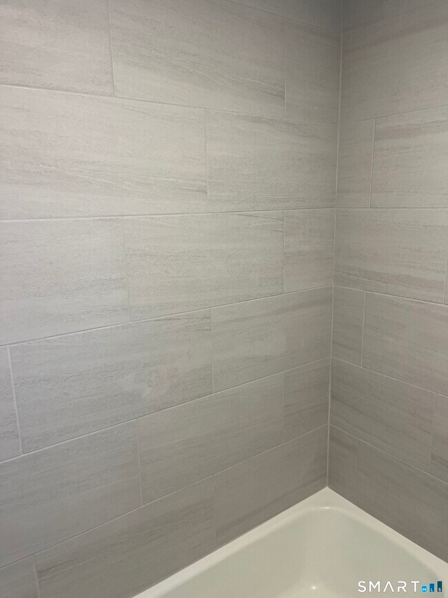 Foto del edificio - 70 Harrington Ave