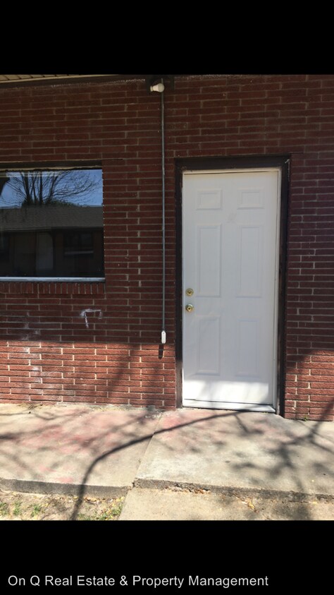 Building Photo - 227 S Gee St