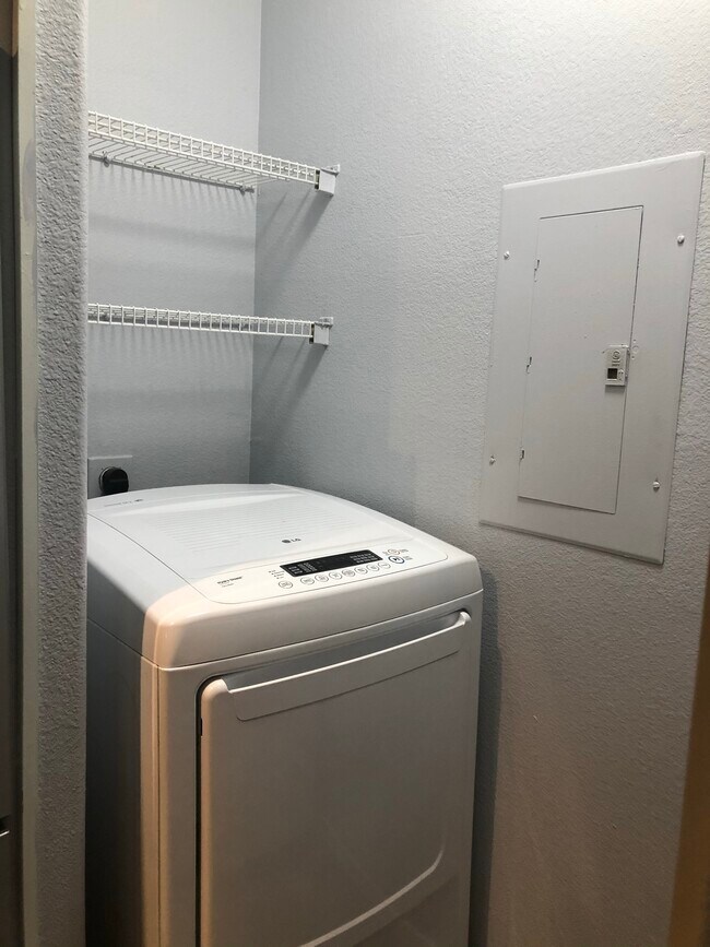 Washer - 3302 N 7th St