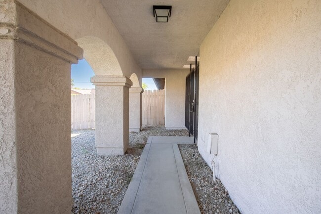 Building Photo - 78723 Ave 42