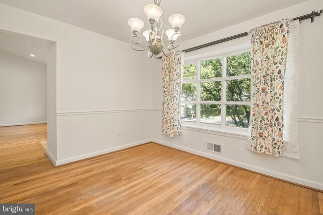 Foto del edificio - 6104 Stardust Ln