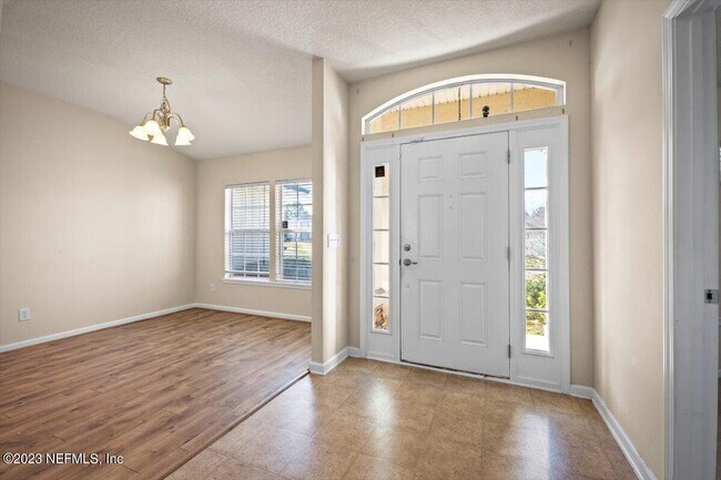 Building Photo - 929 Raindrop Ln