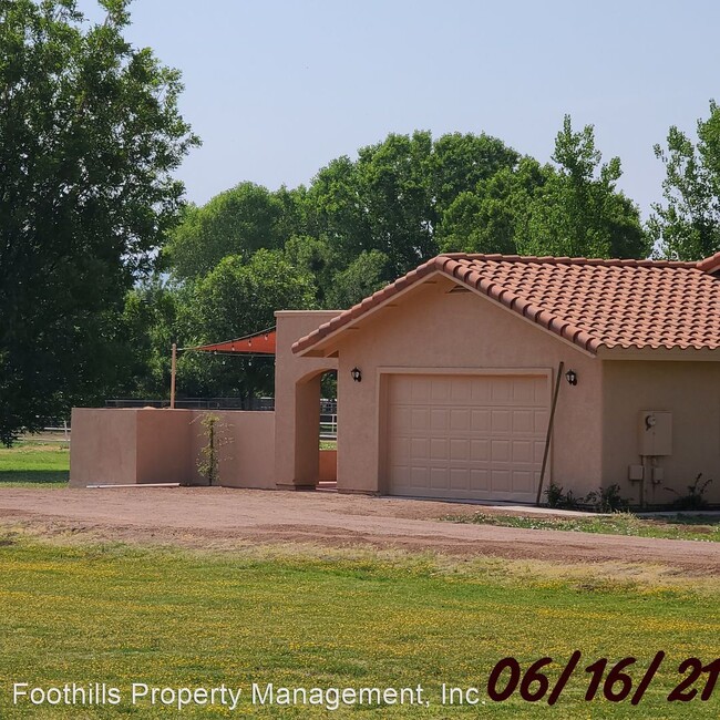 3 br, 2 bath House - 1395 S. Rio Verde Lane photo'