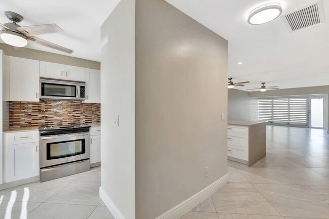 Foto del edificio - 1131 Violet Terrace