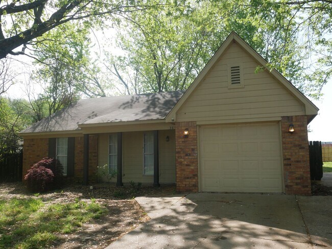 Building Photo - 3855 Ramblewood Dr